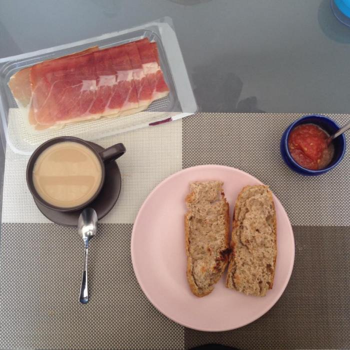 pan con tumaza café da manhã